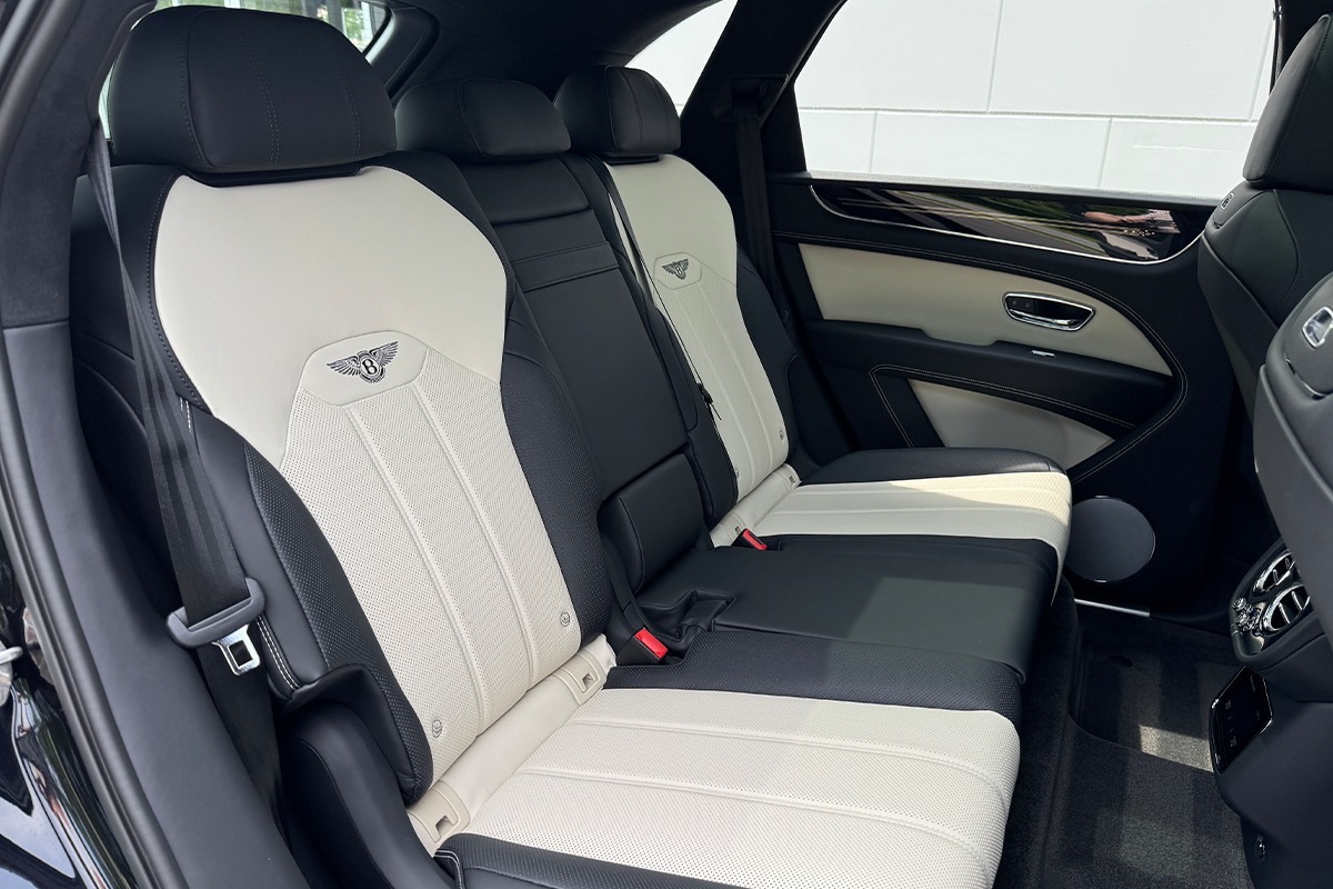 2025 Bentley Bentayga Image 20