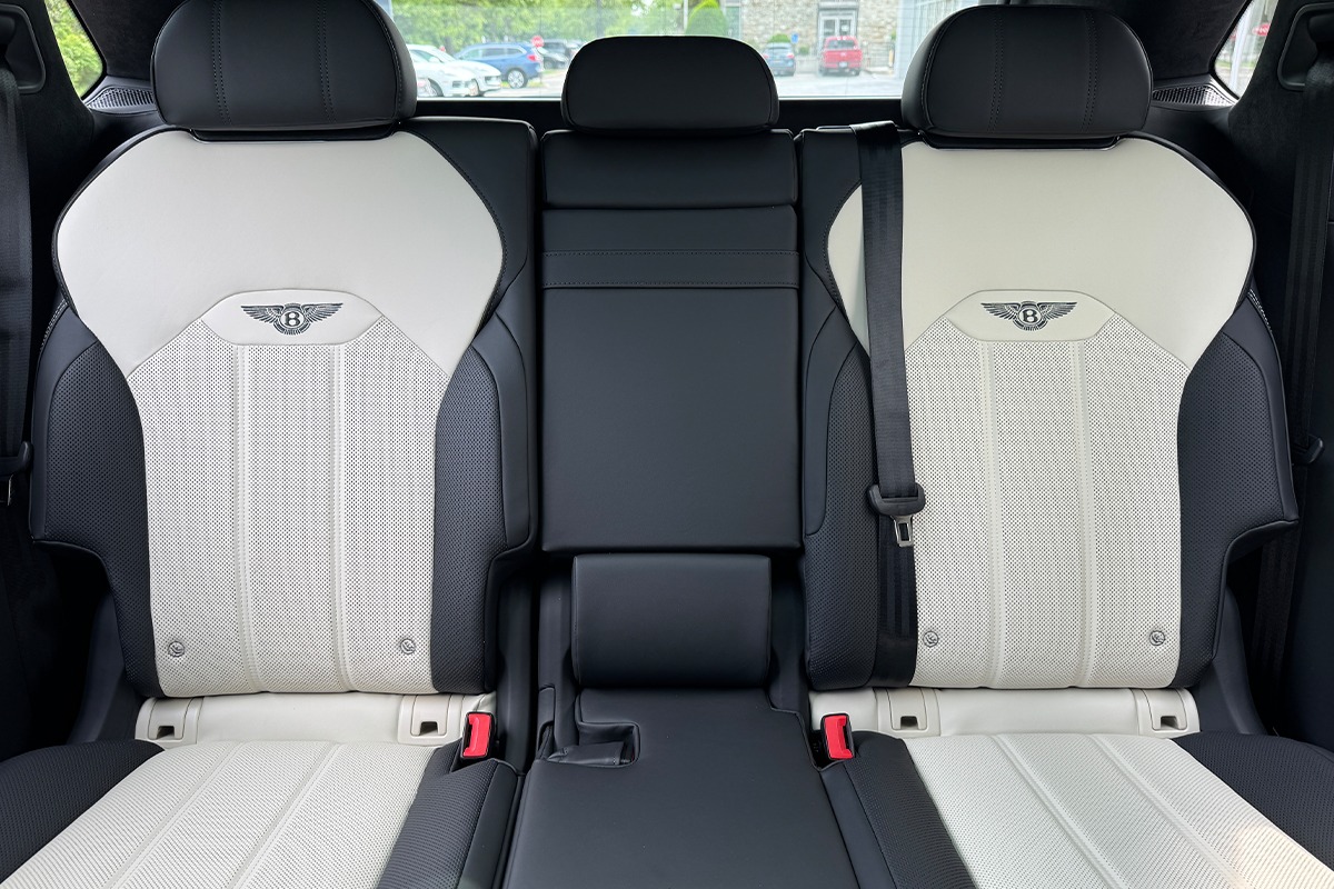 2025 Bentley Bentayga Image 21