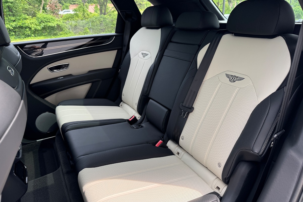 2025 Bentley Bentayga Image 22