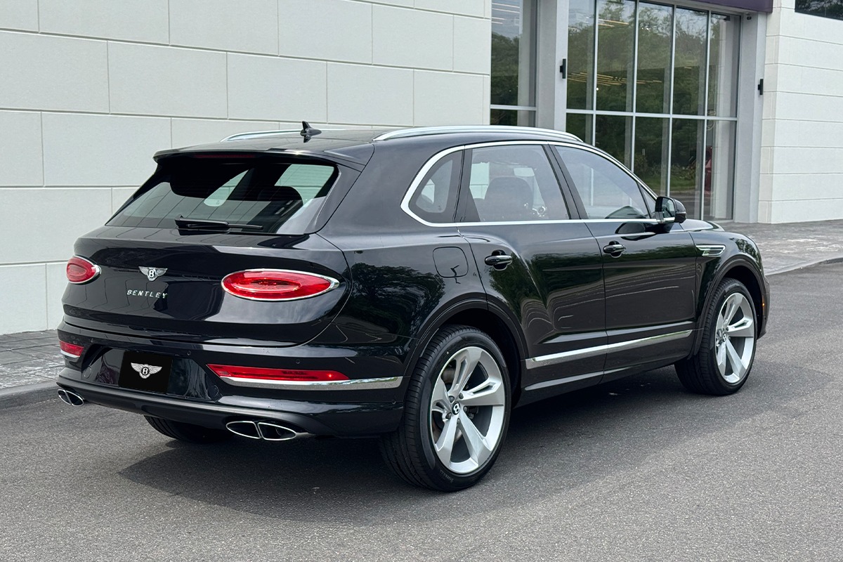 2025 Bentley Bentayga Image 23