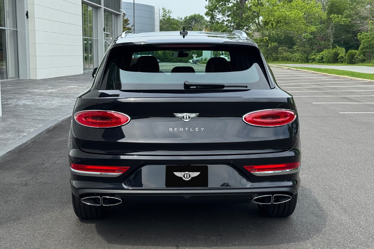2025 Bentley Bentayga Image 24