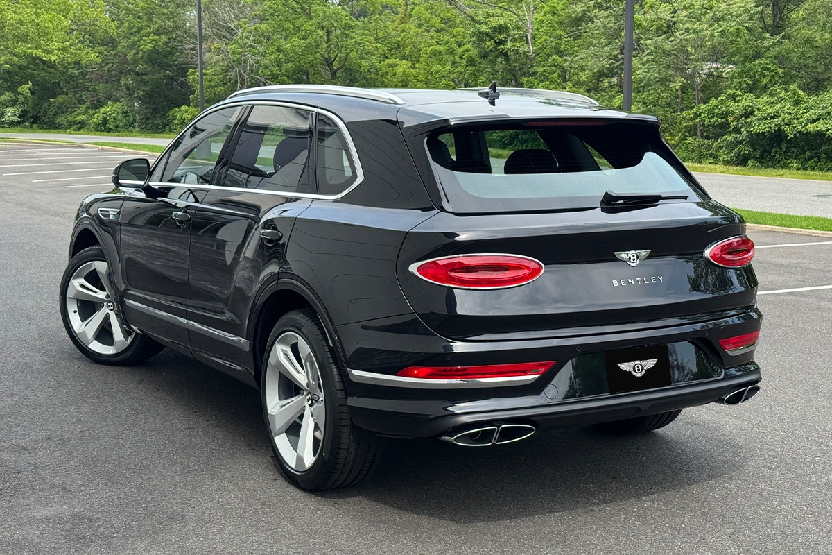 2025 Bentley Bentayga Image 25