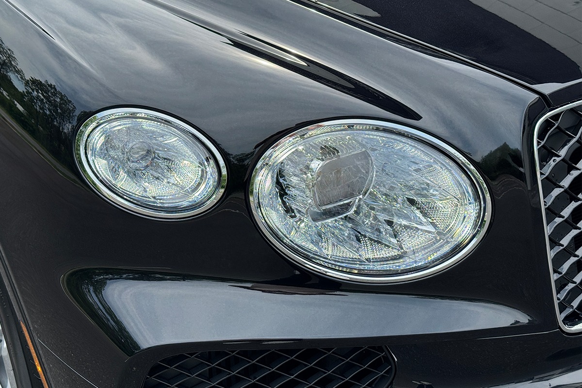 2025 Bentley Bentayga Image 28