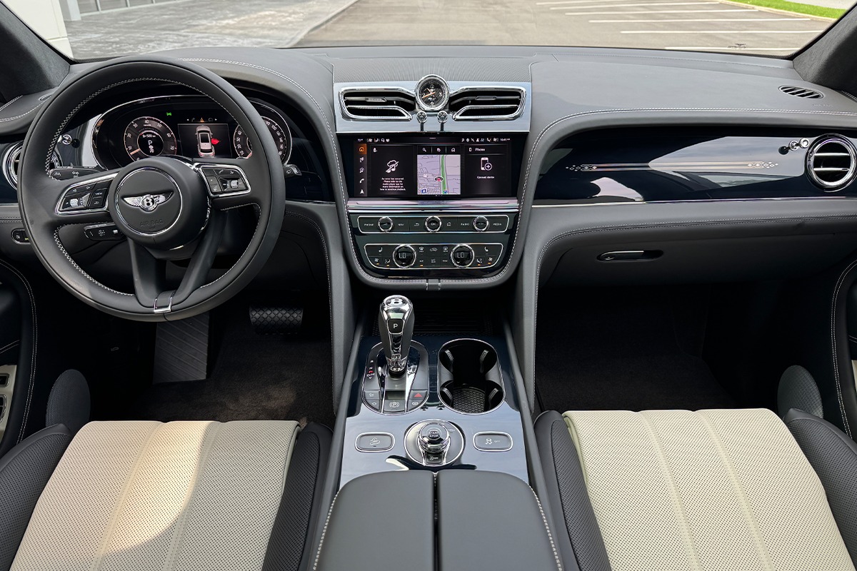 2025 Bentley Bentayga Image 3