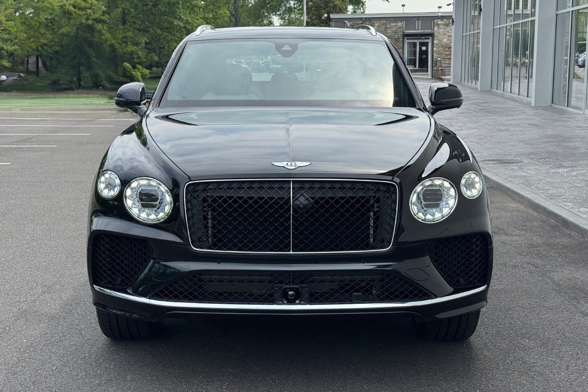 2025 Bentley Bentayga Image 7