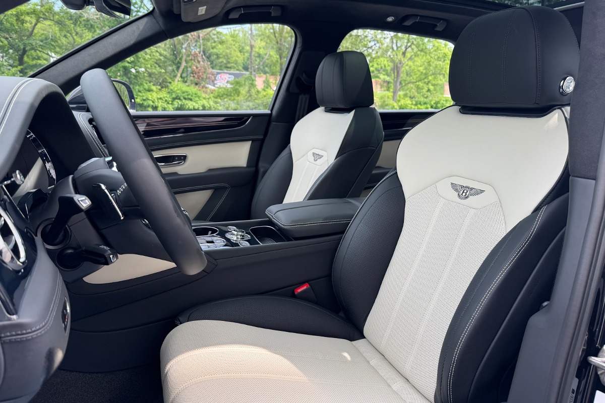 2025 Bentley Bentayga Image 9