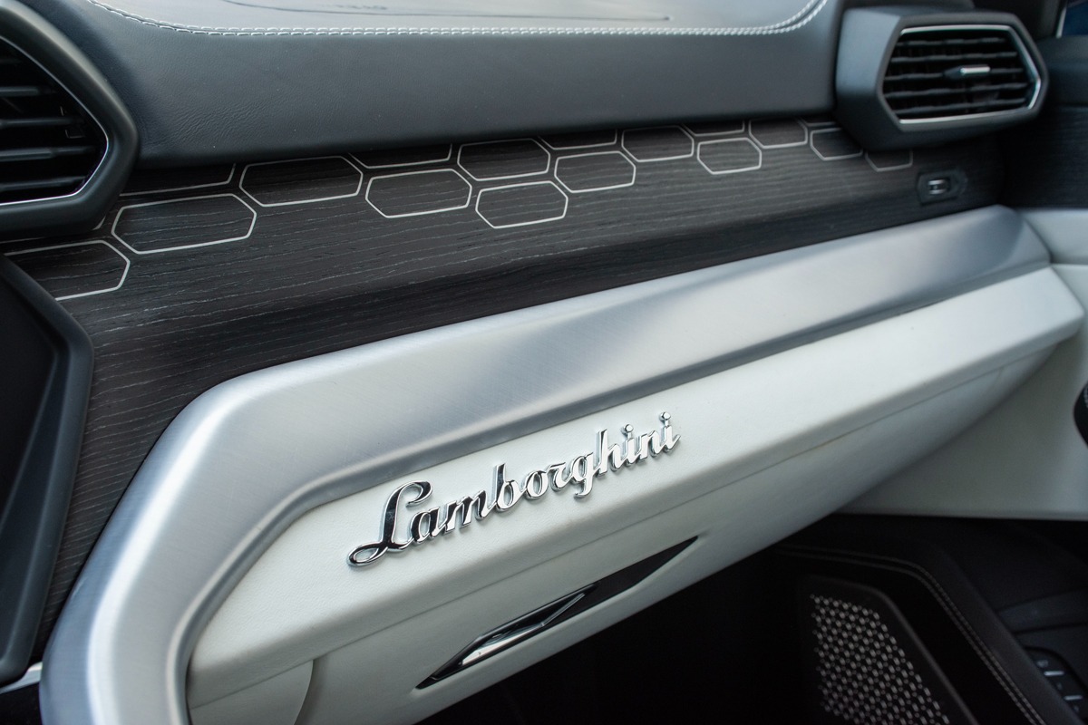 2019 Lamborghini Urus Image 10