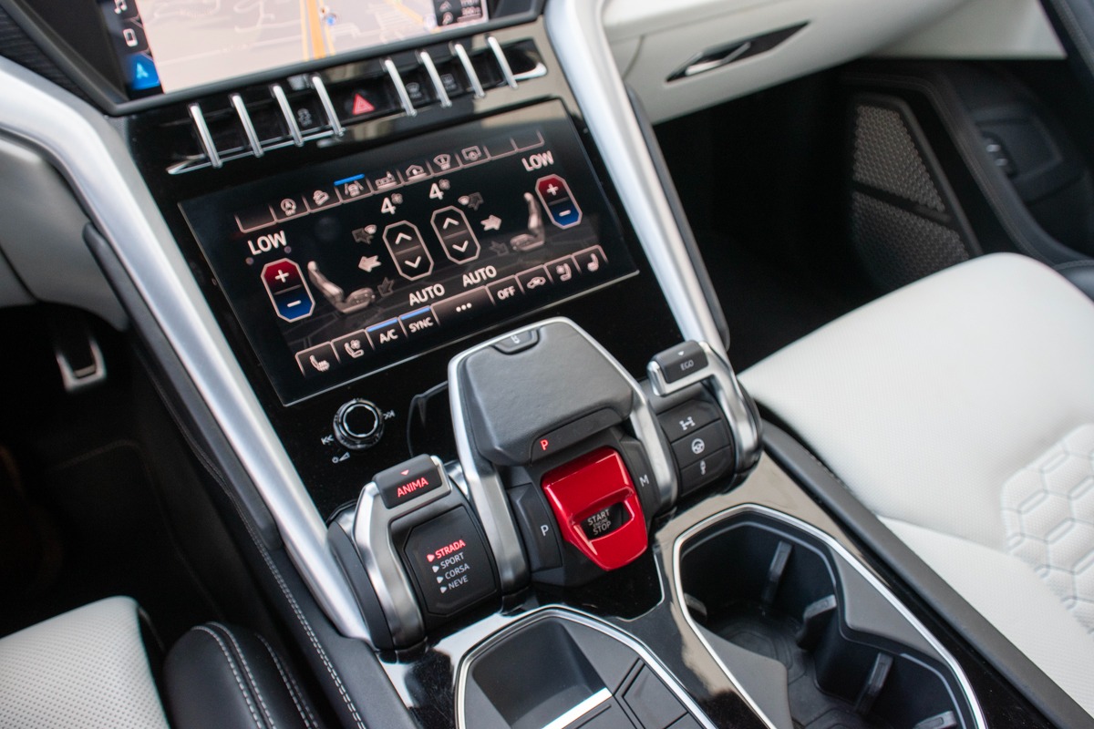 2019 Lamborghini Urus Image 11