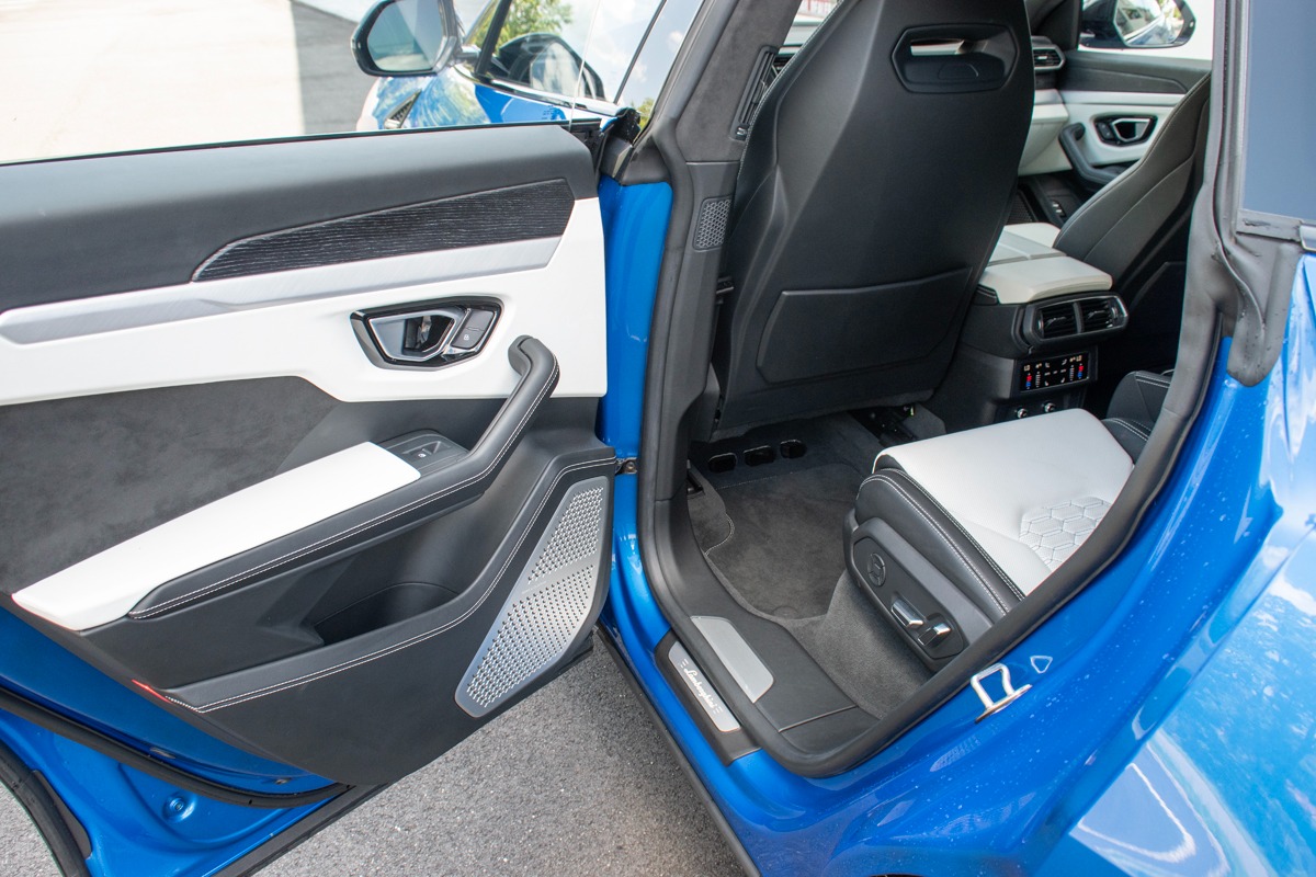 2019 Lamborghini Urus Image 24