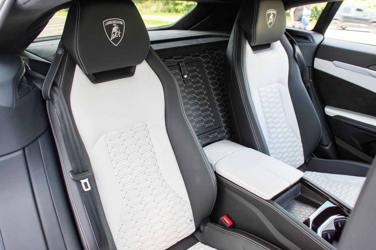 2019 Lamborghini Urus Image 33