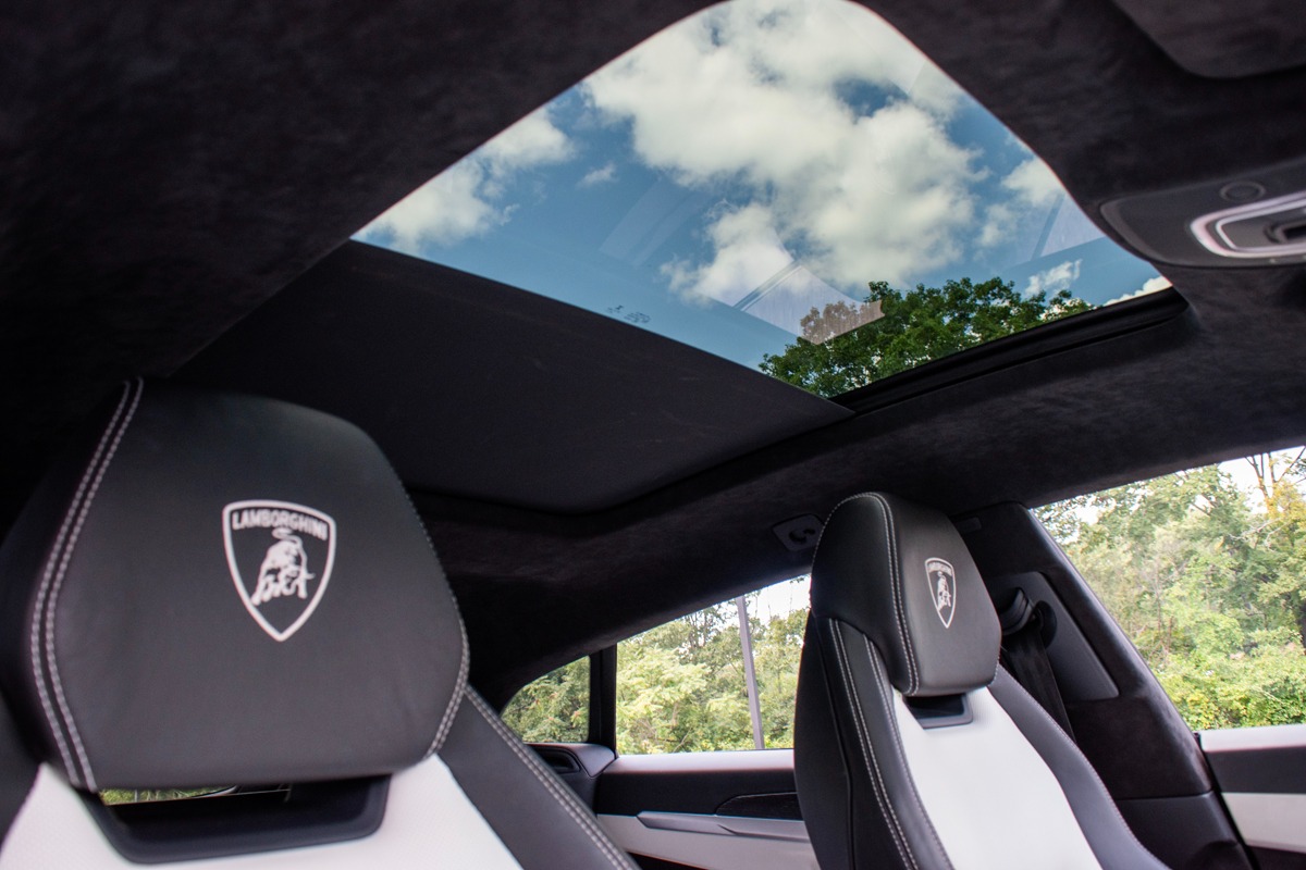 2019 Lamborghini Urus Image 40