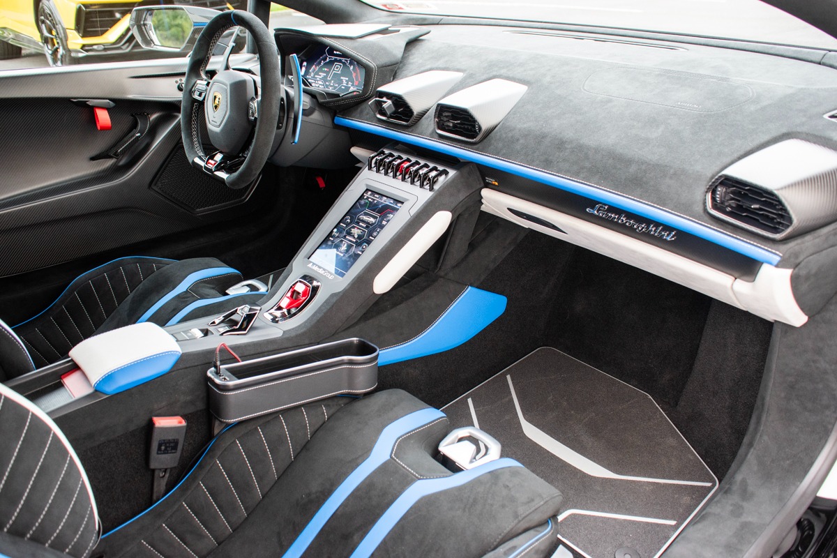2022 Lamborghini Huracan Image 2