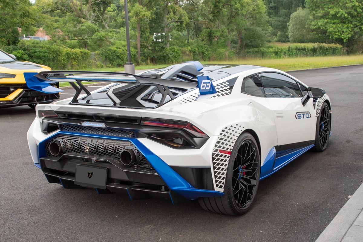 2022 Lamborghini Huracan Image 32