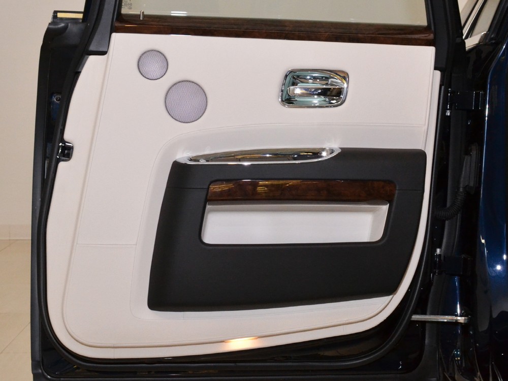 2012 Rolls-Royce Ghost Image 25