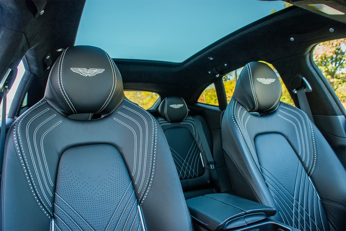 2021 Aston Martin DBX Image 11