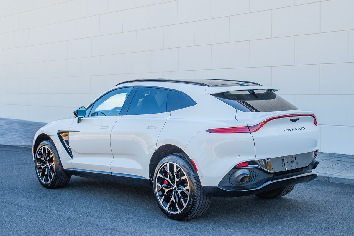 2021 Aston Martin DBX Image 3