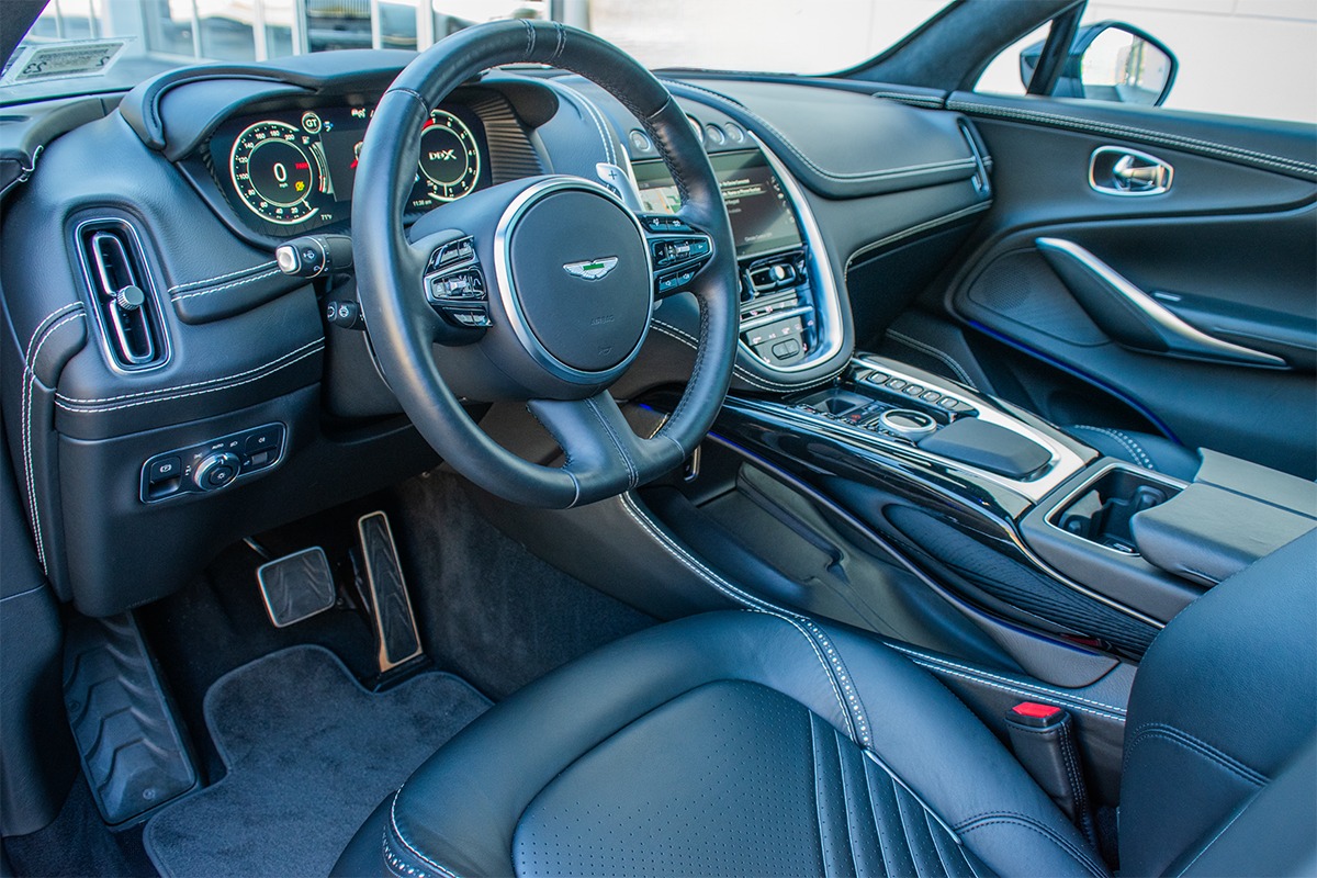 2021 Aston Martin DBX Image 6