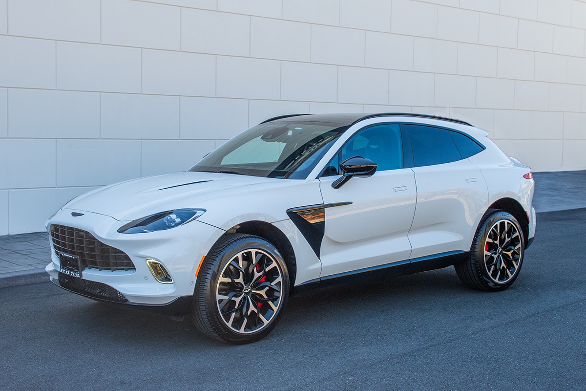 2021 Aston Martin DBX Image 1