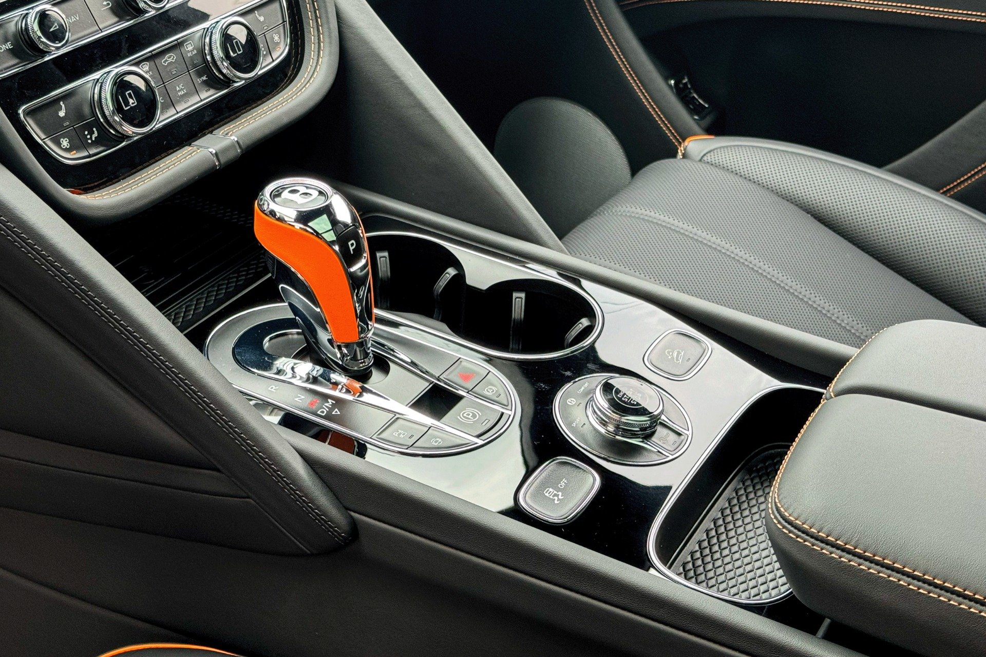2025 Bentley Bentayga Image 10