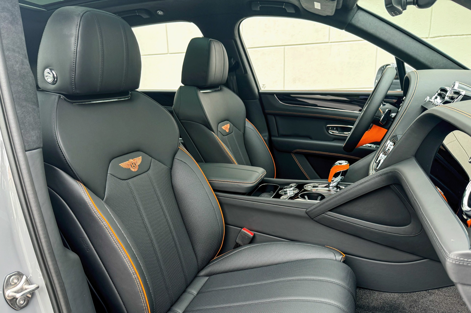 2025 Bentley Bentayga Image 13