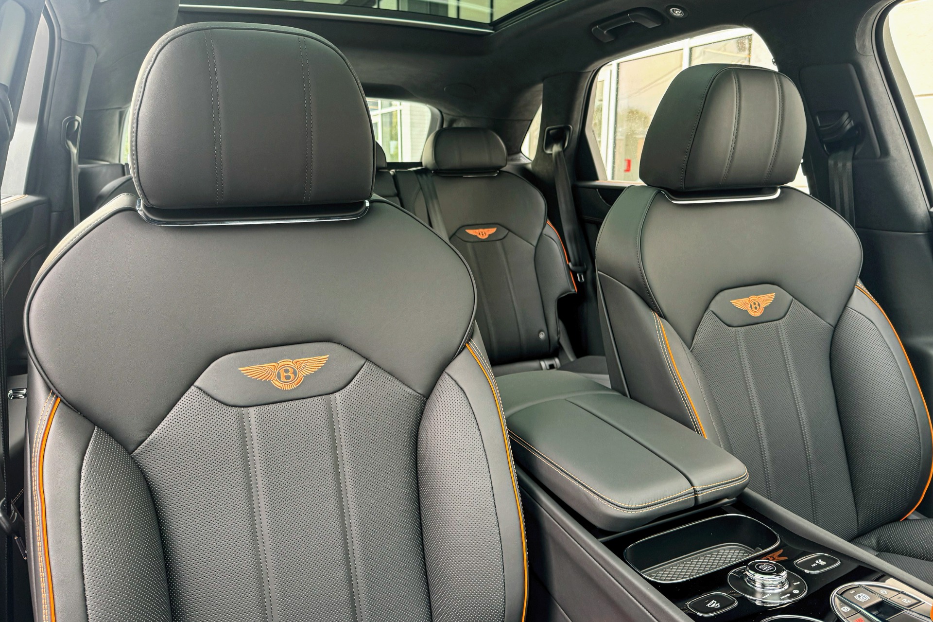 2025 Bentley Bentayga Image 14