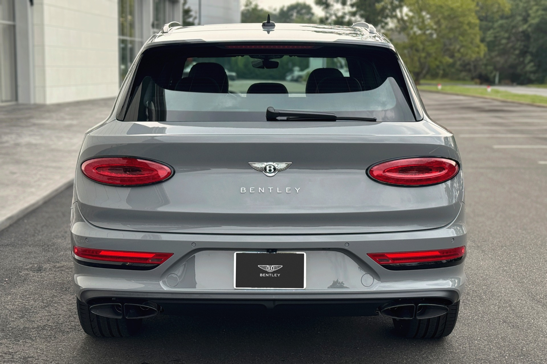 2025 Bentley Bentayga Image 21