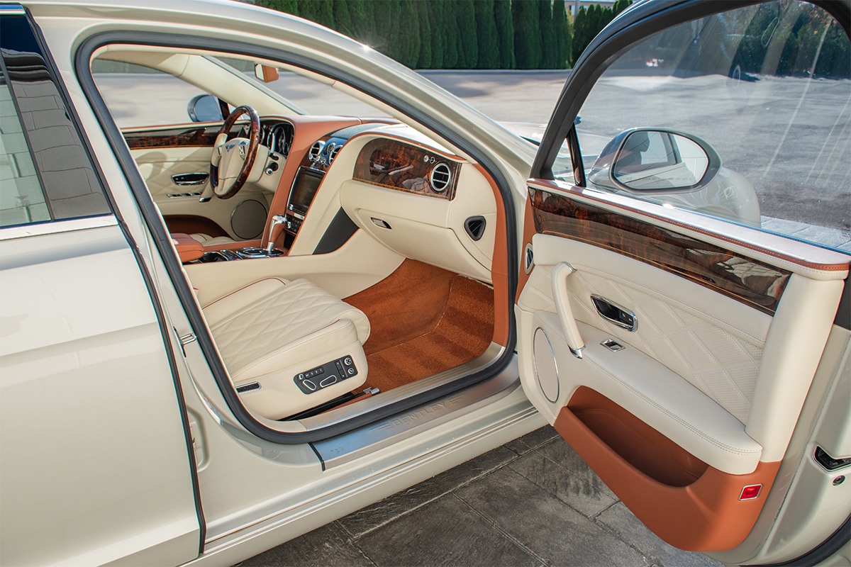 2016 Bentley Flying Spur Image 17