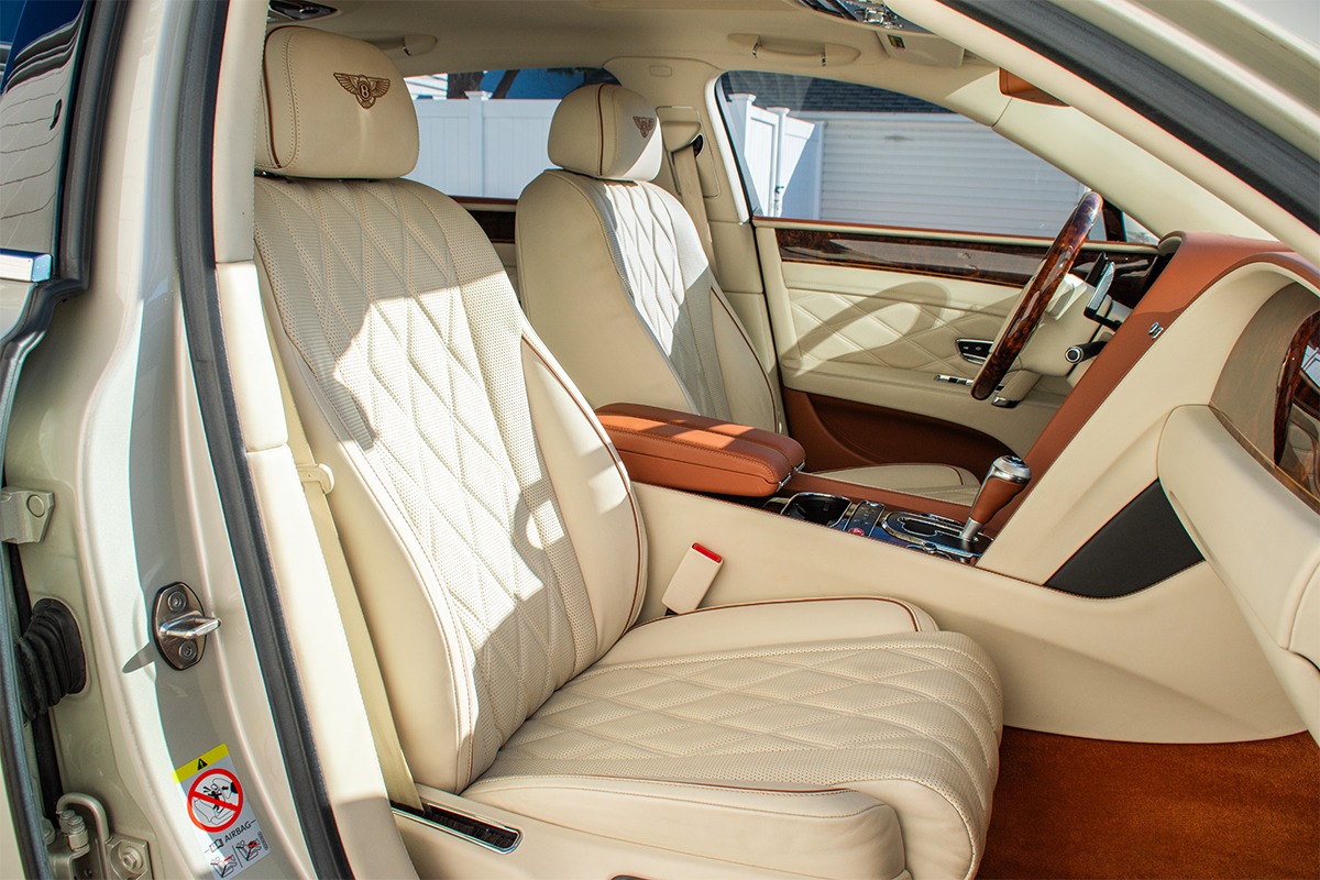 2016 Bentley Flying Spur Image 2