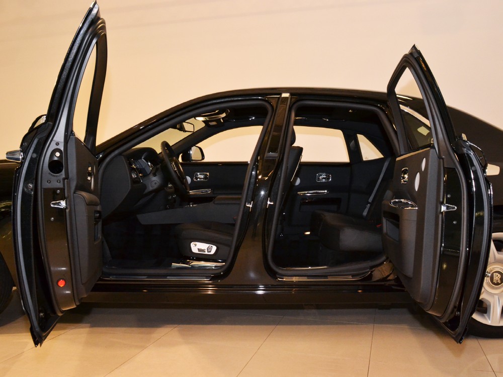 2012 Rolls-Royce Ghost Image 25