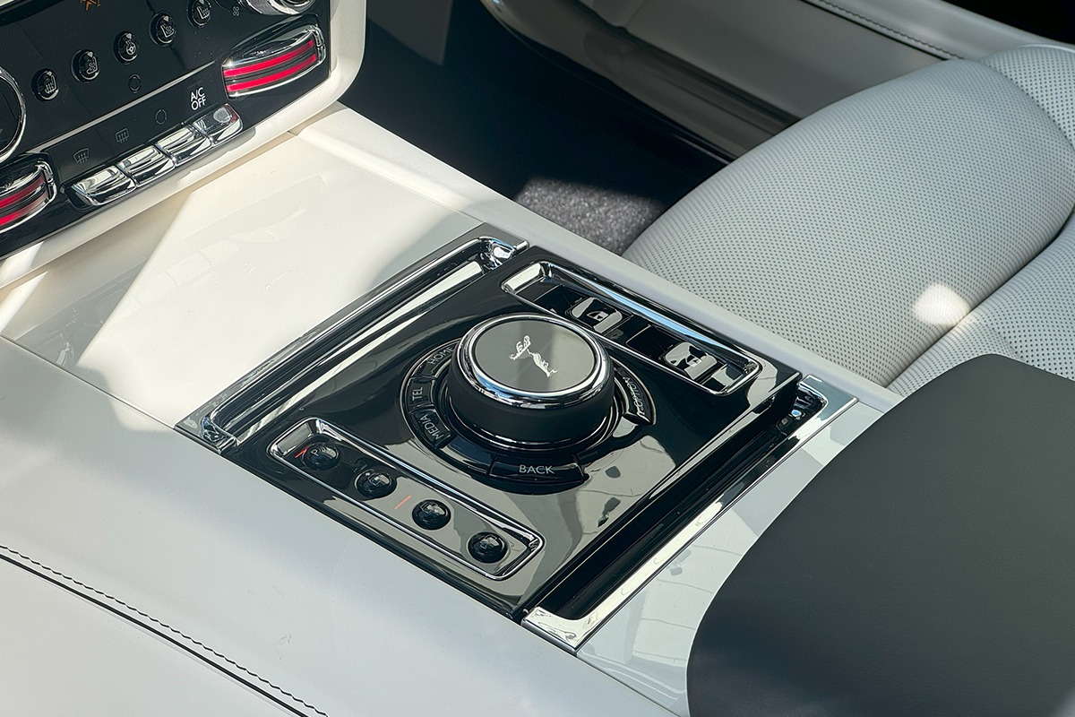 2025 Rolls-Royce Ghost Image 10