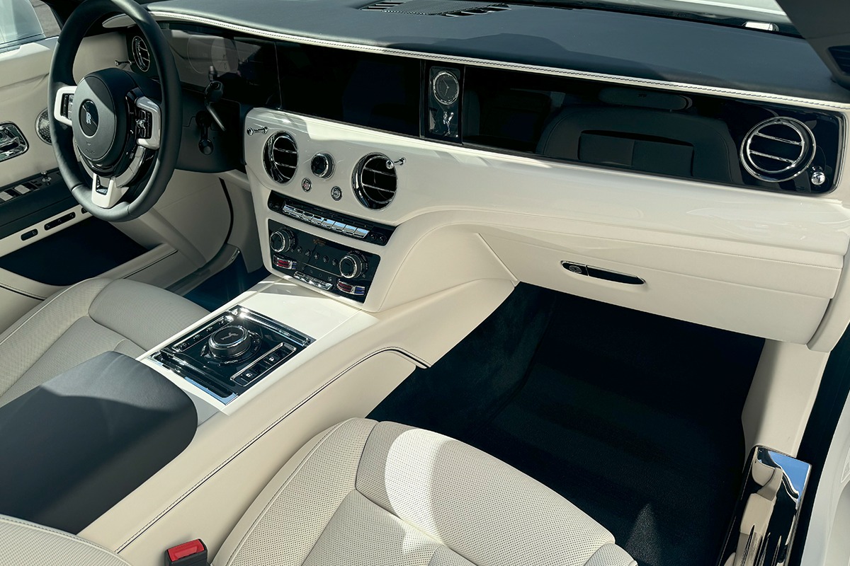 2025 Rolls-Royce Ghost Image 11
