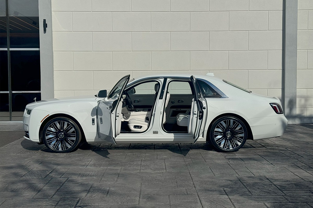 2025 Rolls-Royce Ghost Image 18