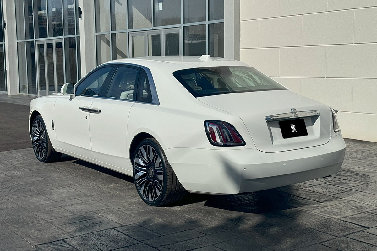 2025 Rolls-Royce Ghost Image 2