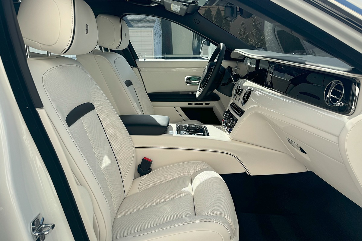 2025 Rolls-Royce Ghost Image 5