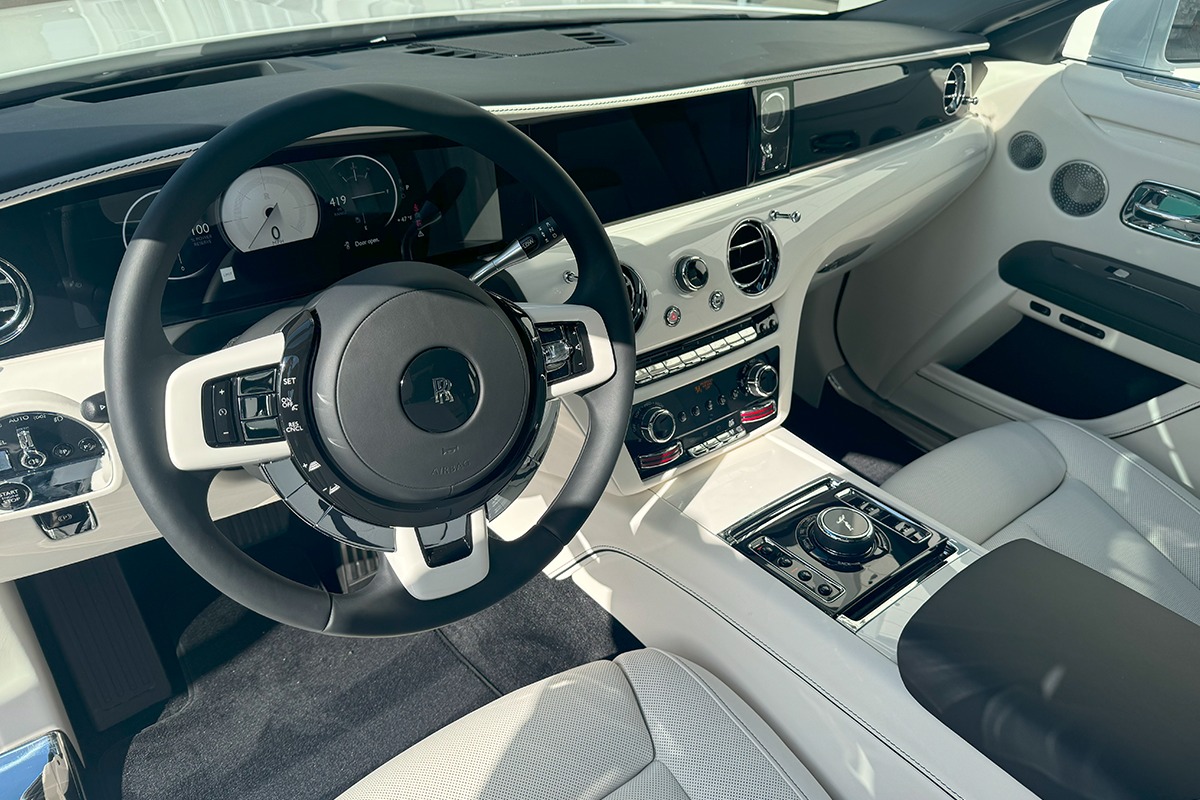 2025 Rolls-Royce Ghost Image 8