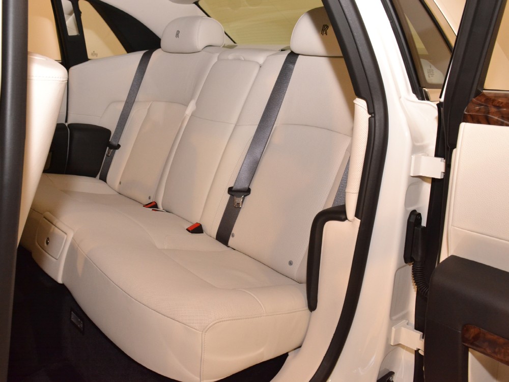 2012 Rolls-Royce Ghost Image 16