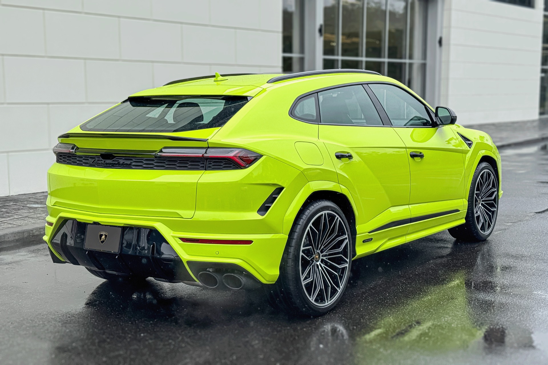 New-2025-Lamborghini-Urus-SE-