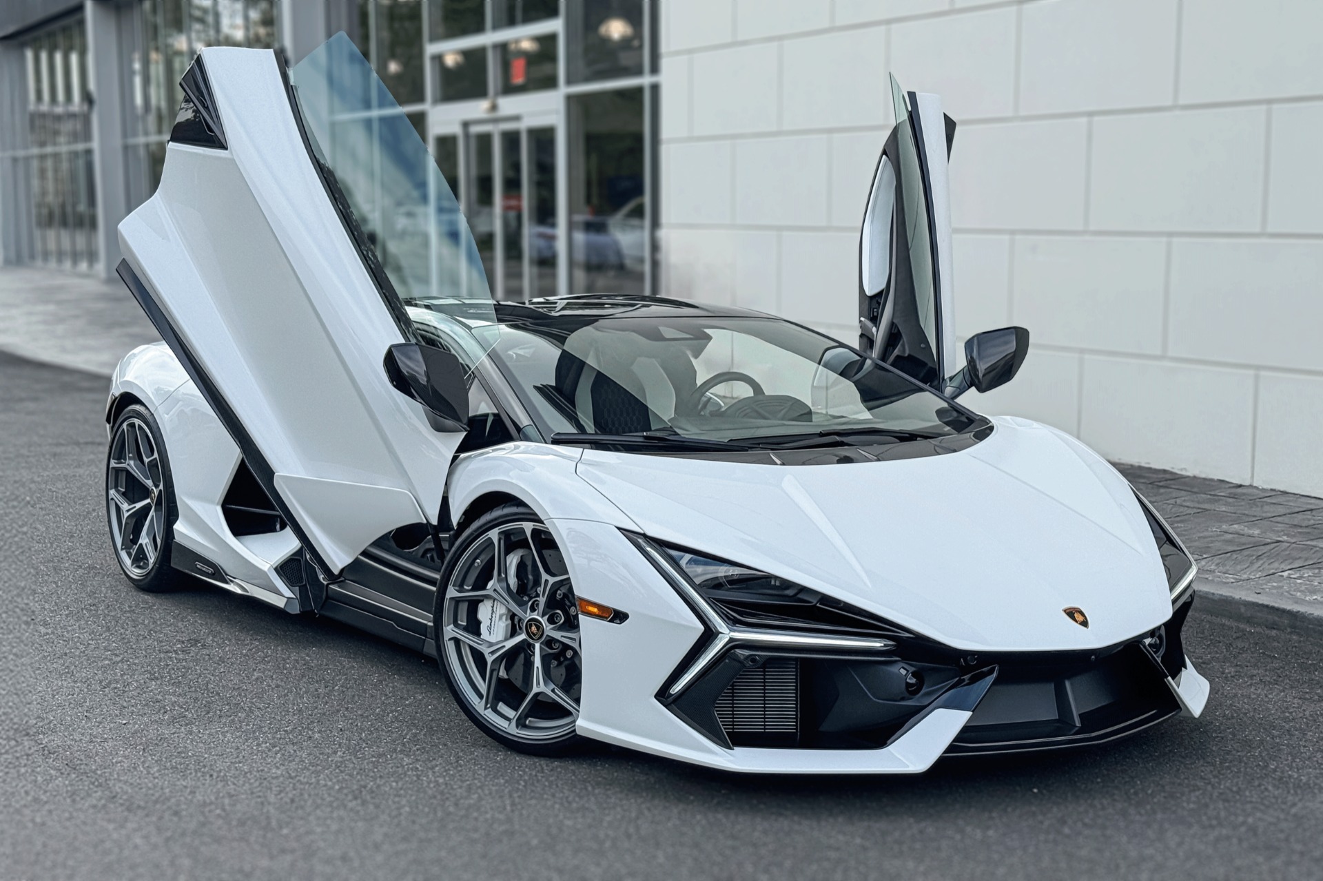 New-2025-Lamborghini-Revuelto-