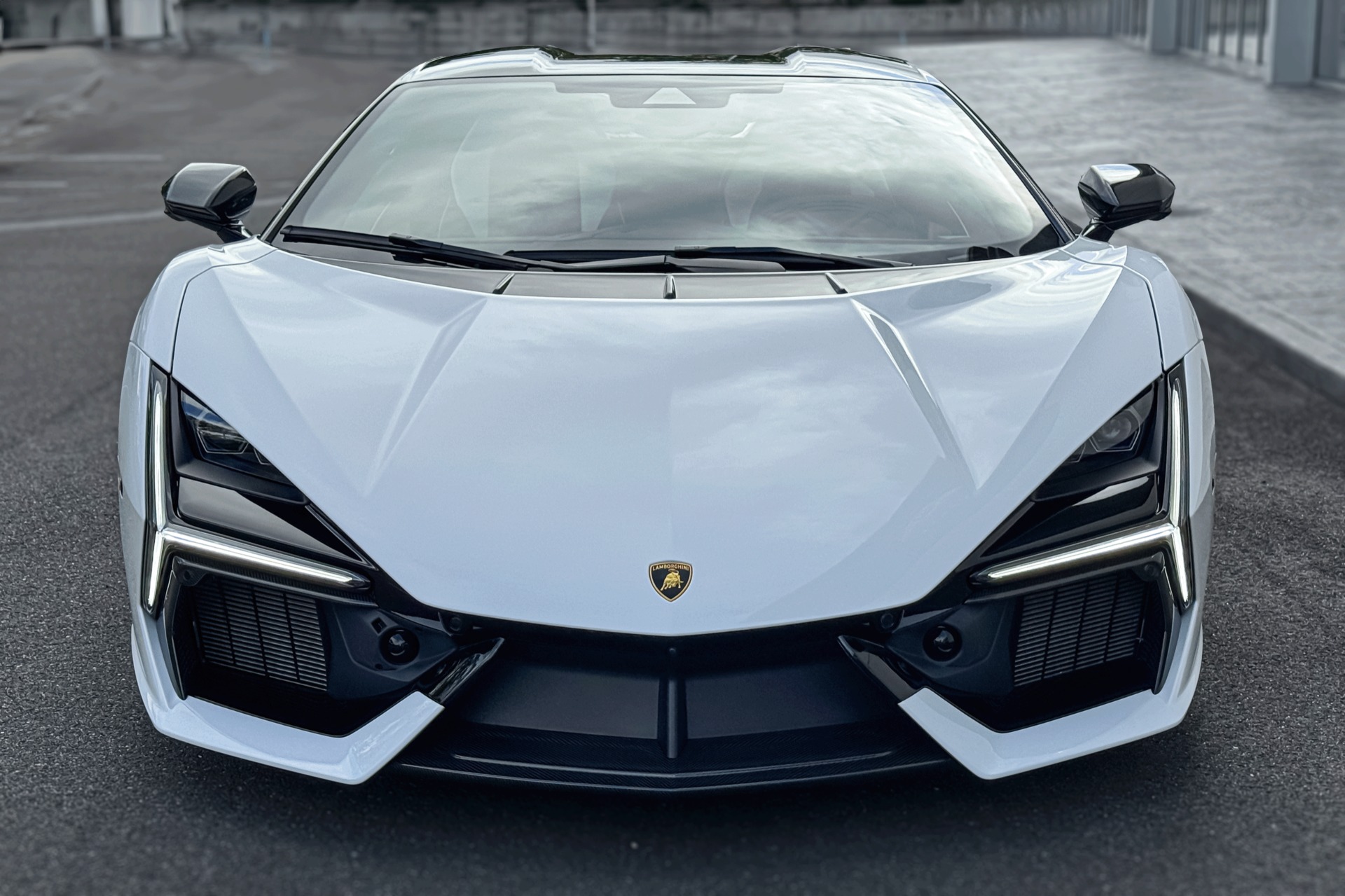 New-2025-Lamborghini-Revuelto-