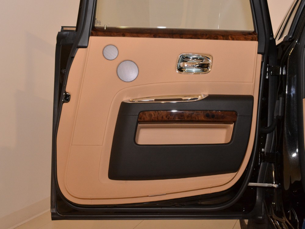 2012 Rolls-Royce Ghost Image 25