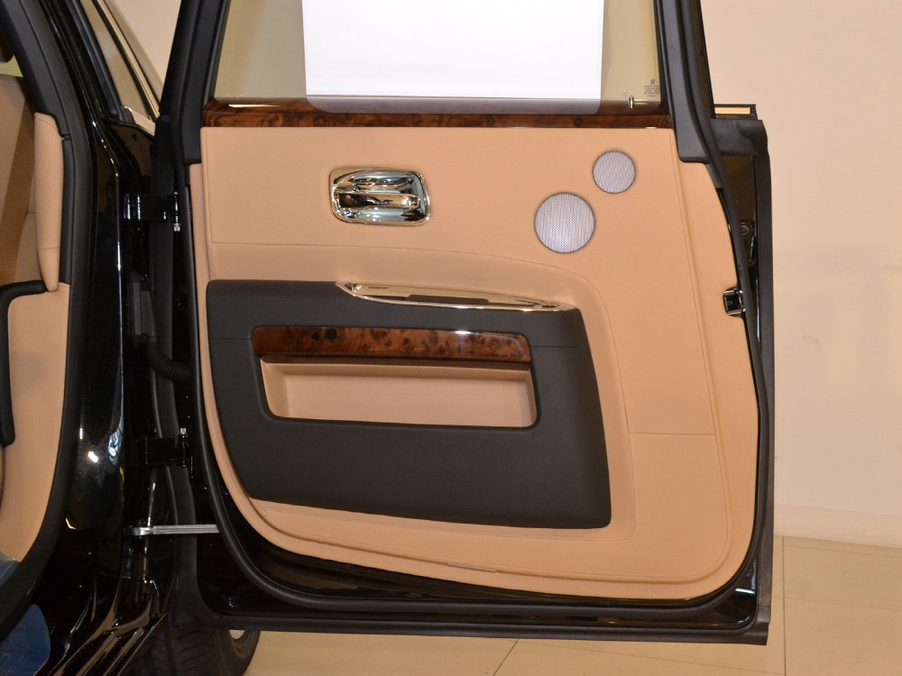 2012 Rolls-Royce Ghost Image 26