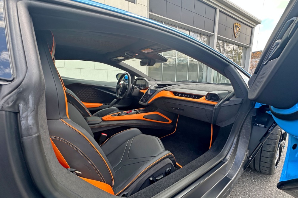 2025 Lamborghini Revuelto Image 12