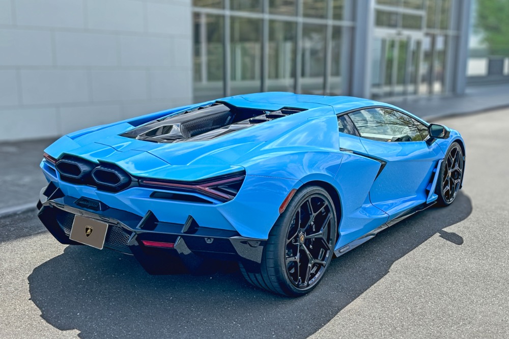 2025 Lamborghini Revuelto Image 17