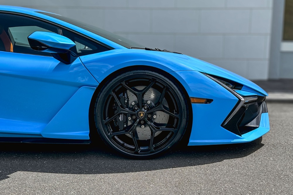 2025 Lamborghini Revuelto Image 18