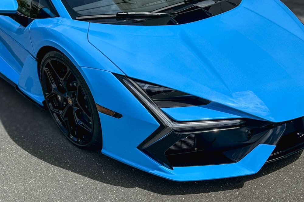 2025 Lamborghini Revuelto Image 19