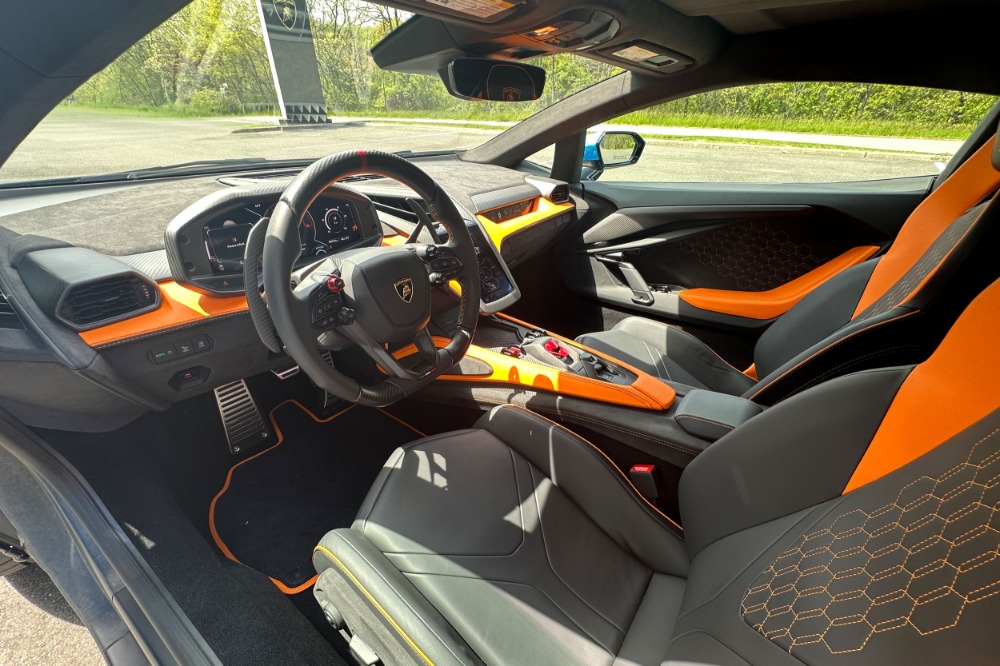 2025 Lamborghini Revuelto Image 5