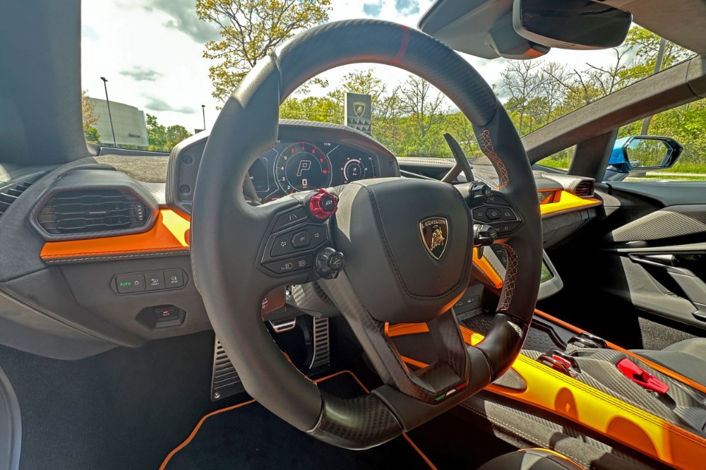2025 Lamborghini Revuelto Image 6