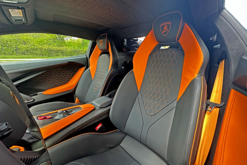 2025 Lamborghini Revuelto Image 7