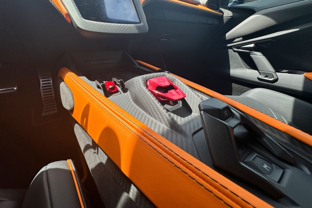 2025 Lamborghini Revuelto Image 8
