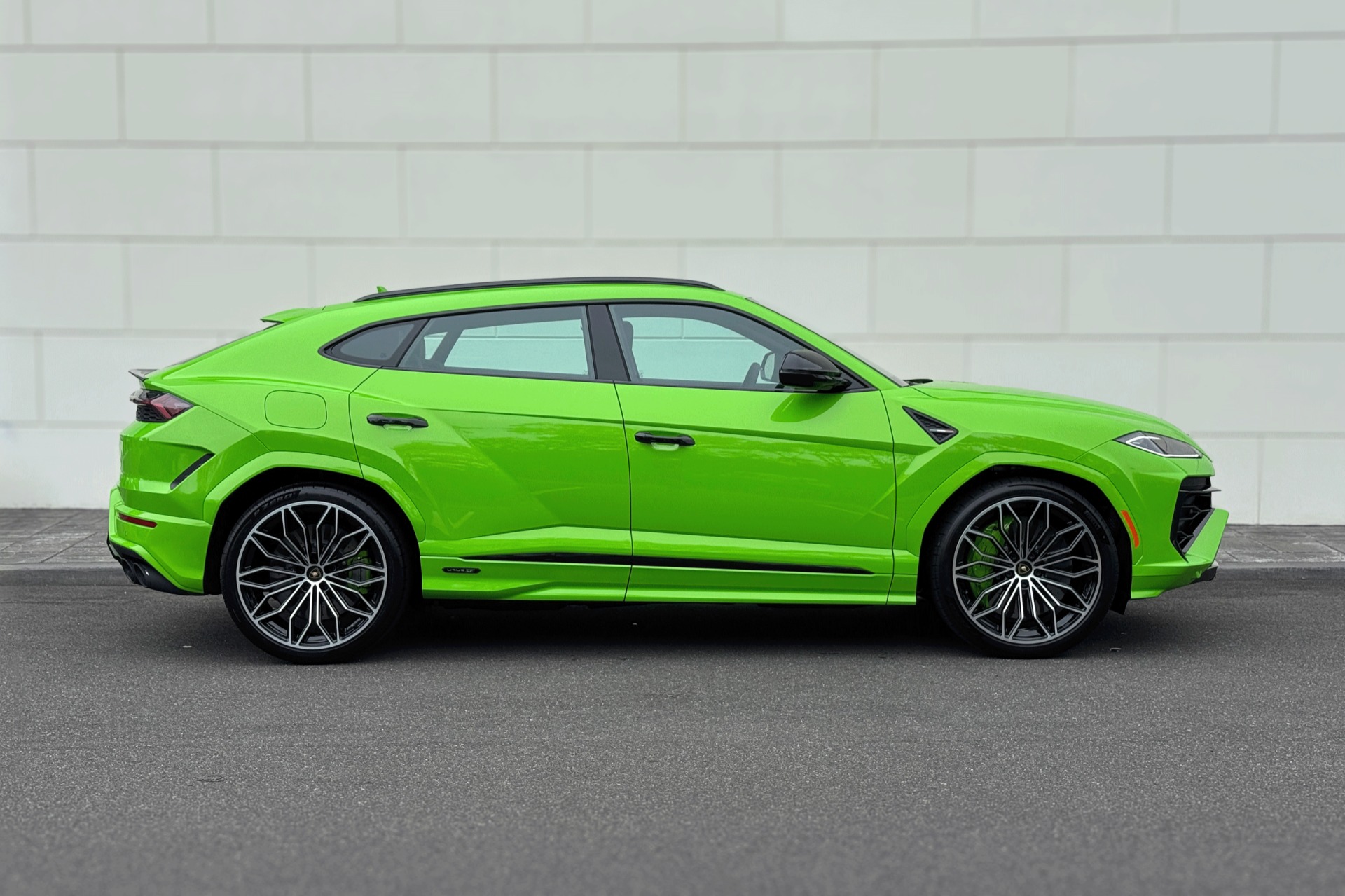 New-2025-Lamborghini-Urus-SE-